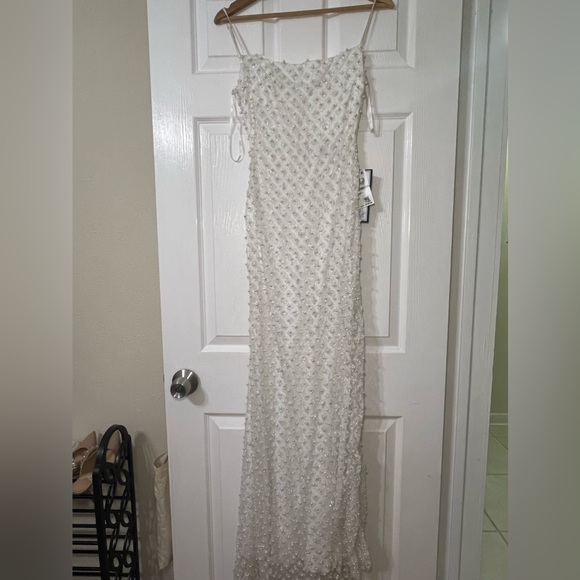 B Darlin Juniors Embellished Open-Back Off White Iridescent 12 - Picture 2 of 7